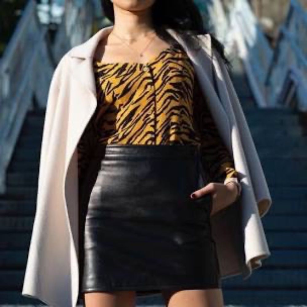Reformation Notta Women's Yellow/Black Tiger Print Front Button‎ Blouse Sz L